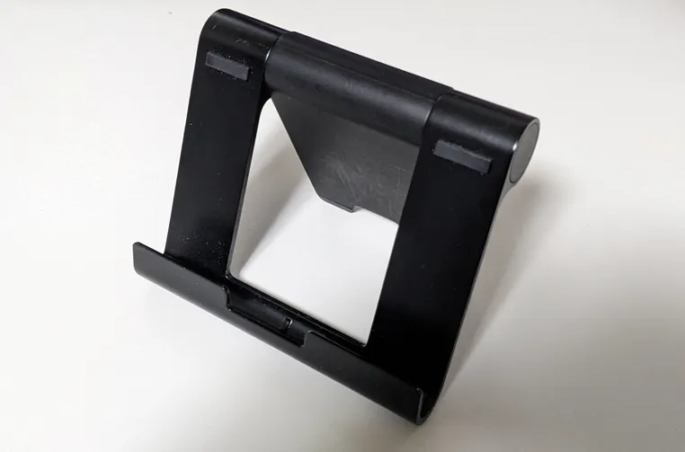 タブレットのスタンドは買ったほうがいい。（Amazonベーシック タブレットスタンド）