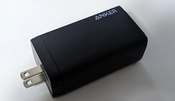 USB充電器は高出力が正義。そしてType Aも出力できるタイプがおすすめ。（Anker 120W充電器 737 Charger）