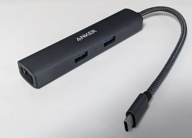 有線LAN付きのUSB Type Cハブは大きなファイルを扱う場合は必須。（Anker PowerExpand+ 5-in-1 USB-C イーサネットハブ）