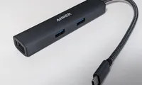 有線LAN付きのUSB Type Cハブは大きなファイルを扱う場合は必須。（Anker PowerExpand+ 5-in-1 USB-C イーサネットハブ）
