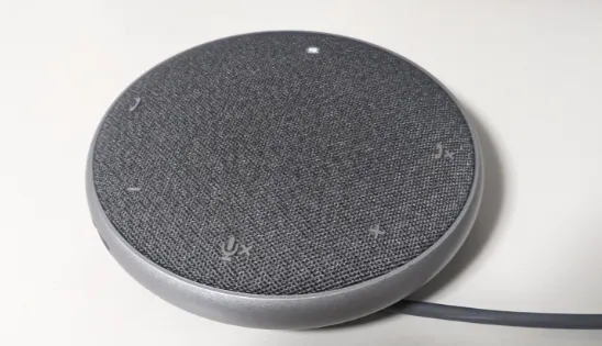 Web会議イヤホンでやってます？スピーカーフォンがあると疲れ度合いが違いますよ。（会議の内容は変わりません）（DELL モバイルアダプター スピーカーフォン MH3021P）