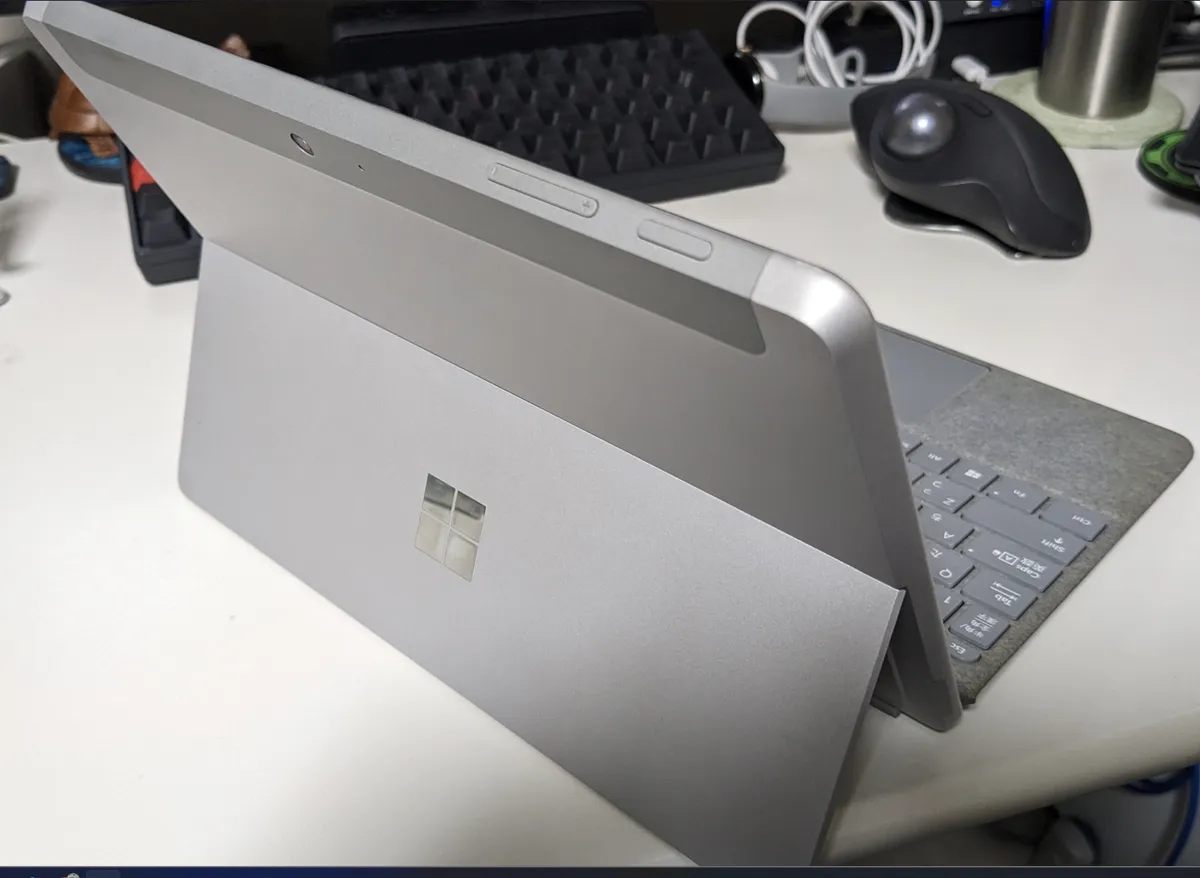 持ち運び用にはこれで十分。家でもタブレットとして使えます。（Microsoft Surface Go（第１世代））
