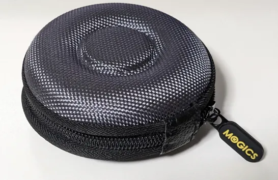 持ち運び可能な電源延長コードでかさばらなくて便利なやつ。海外旅行にも対応しているぞー。（MOGICS Donut - Travel Power Strip）